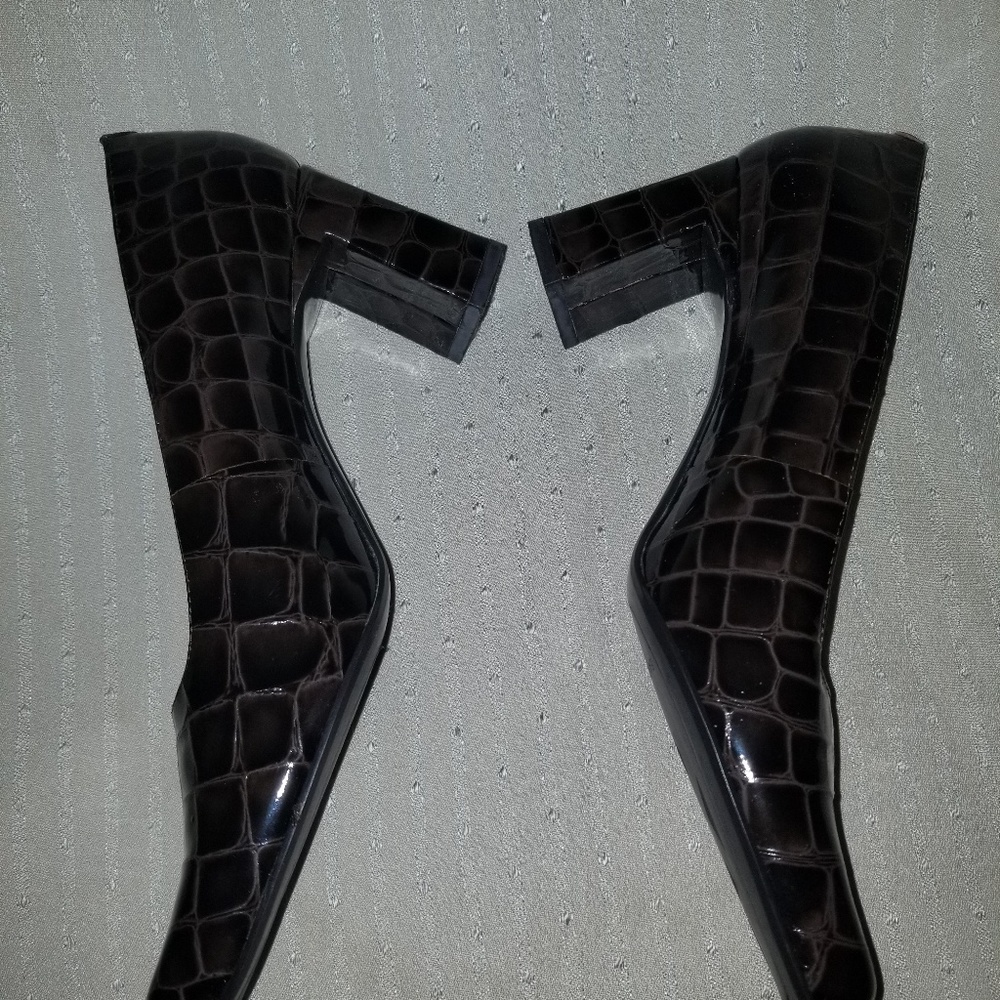 Shoes - Picture 2 of 4